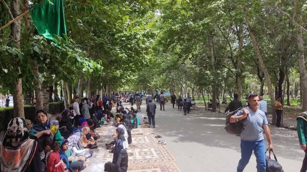 سفره ولایت به وسعت ۲۶ هزار غذا در مشهد پهن شد+ عکس سفره ولایت به وسعت ۲۶ هزار غذا در مشهد پهن شد+ عکس