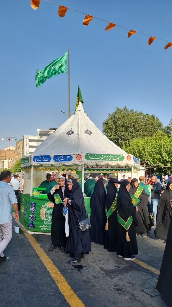 مهمانی ۱۰ کیلومتری عید غدیر در تهران آغاز شد + تصاویر و فیلم مهمانی ۱۰ کیلومتری عید غدیر در تهران آغاز شد + تصاویر و فیلم