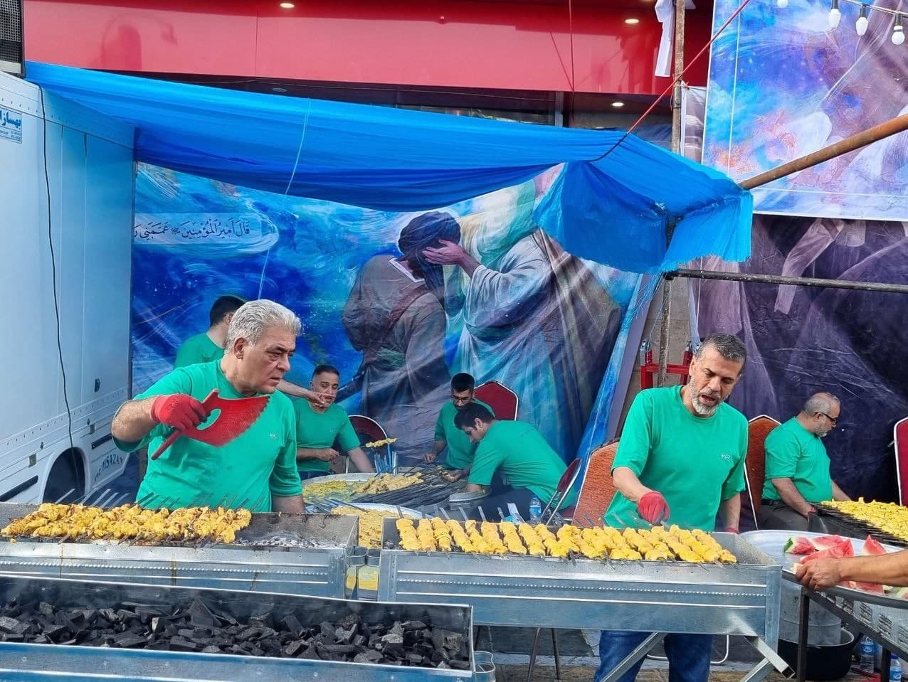 مهمانی ۱۰ کیلومتری عید غدیر در تهران آغاز شد + تصاویر و فیلم مهمانی ۱۰ کیلومتری عید غدیر در تهران آغاز شد + تصاویر و فیلم