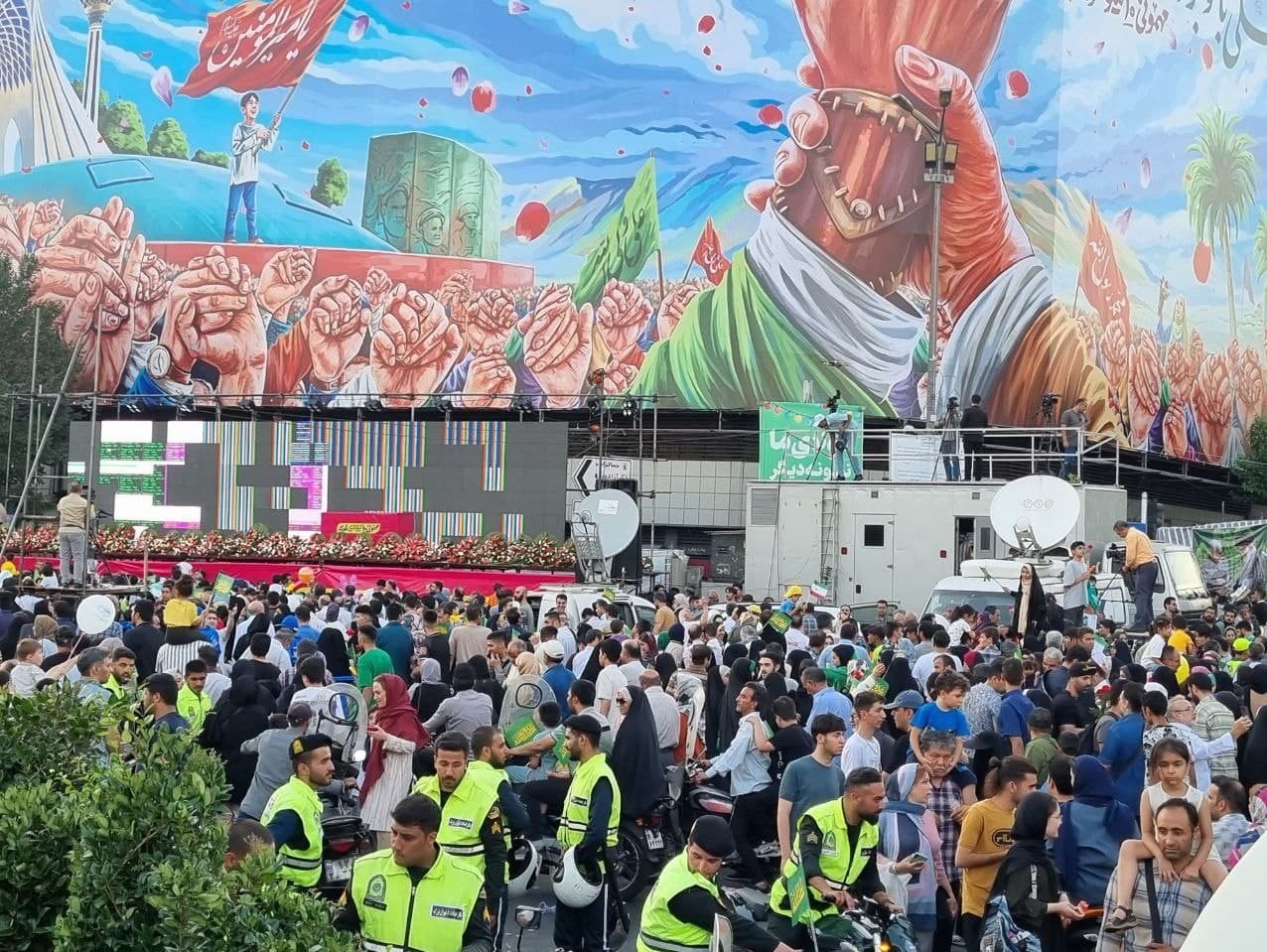 مهمانی ۱۰ کیلومتری عید غدیر در تهران آغاز شد + تصاویر و فیلم مهمانی ۱۰ کیلومتری عید غدیر در تهران آغاز شد + تصاویر و فیلم