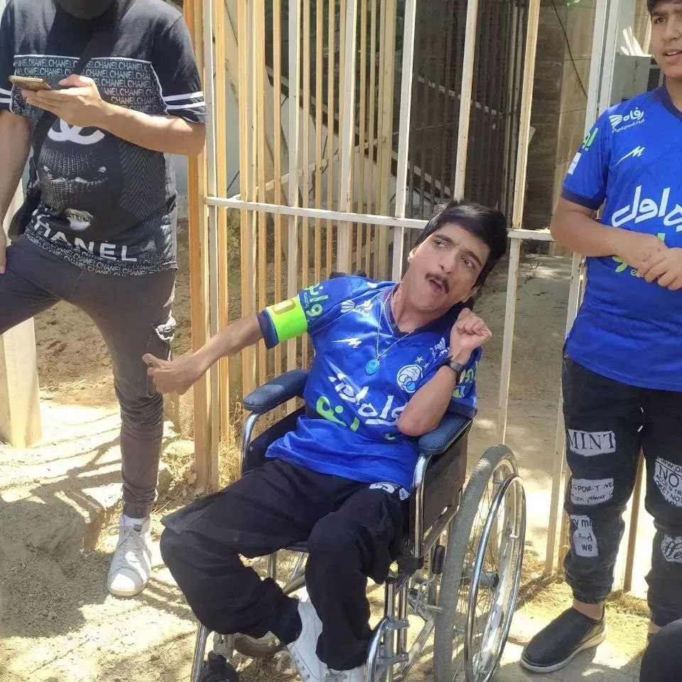 تجمع هواداران استقلال مقابل وزارت ورزش و جوانان تجمع هواداران استقلال مقابل وزارت ورزش و جوانان