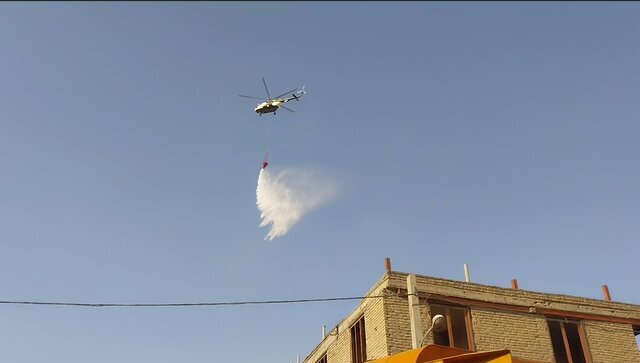 آتشسوزی ۳ کارخانه در جاده دماوند| استفاده از بالگرد برای مهار آتش + فیلم و تصاویر آتشسوزی ۳ کارخانه در جاده دماوند| استفاده از بالگرد برای مهار آتش + فیلم و تصاویر