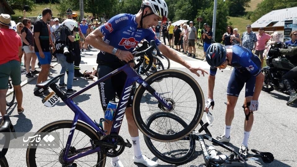 سلفی، مسابقات دوچرخه‌سواری توردوفرانس را به‌هم ریخت + فیلم و عکس