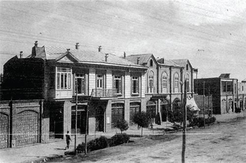 تنها مرمتگر سقف‌های تاریخی شهر