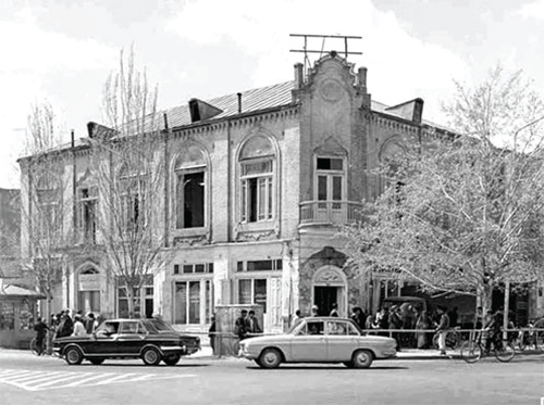 تنها مرمتگر سقف‌های تاریخی شهر