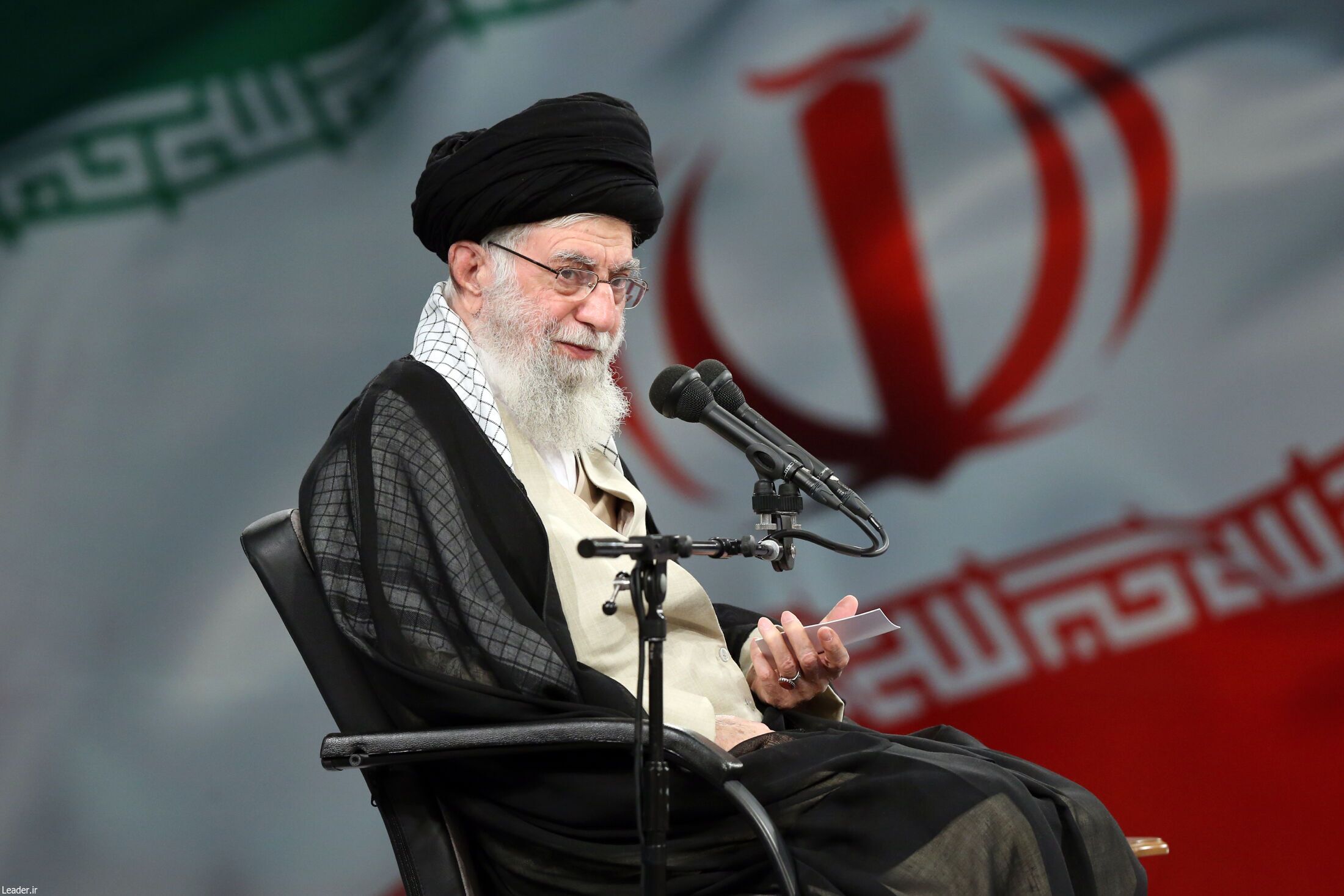 رهبر انقلاب: شهدا سرنوشت ایران را عوض کردند| شهدا قهرمانان کشورند، اهالی هنر برای نسل جوان الگوسازی کنند+ فیلم و عکس رهبر انقلاب: شهدا سرنوشت ایران را عوض کردند| شهدا قهرمانان کشورند، اهالی هنر برای نسل جوان الگوسازی کنند+ فیلم و عکس