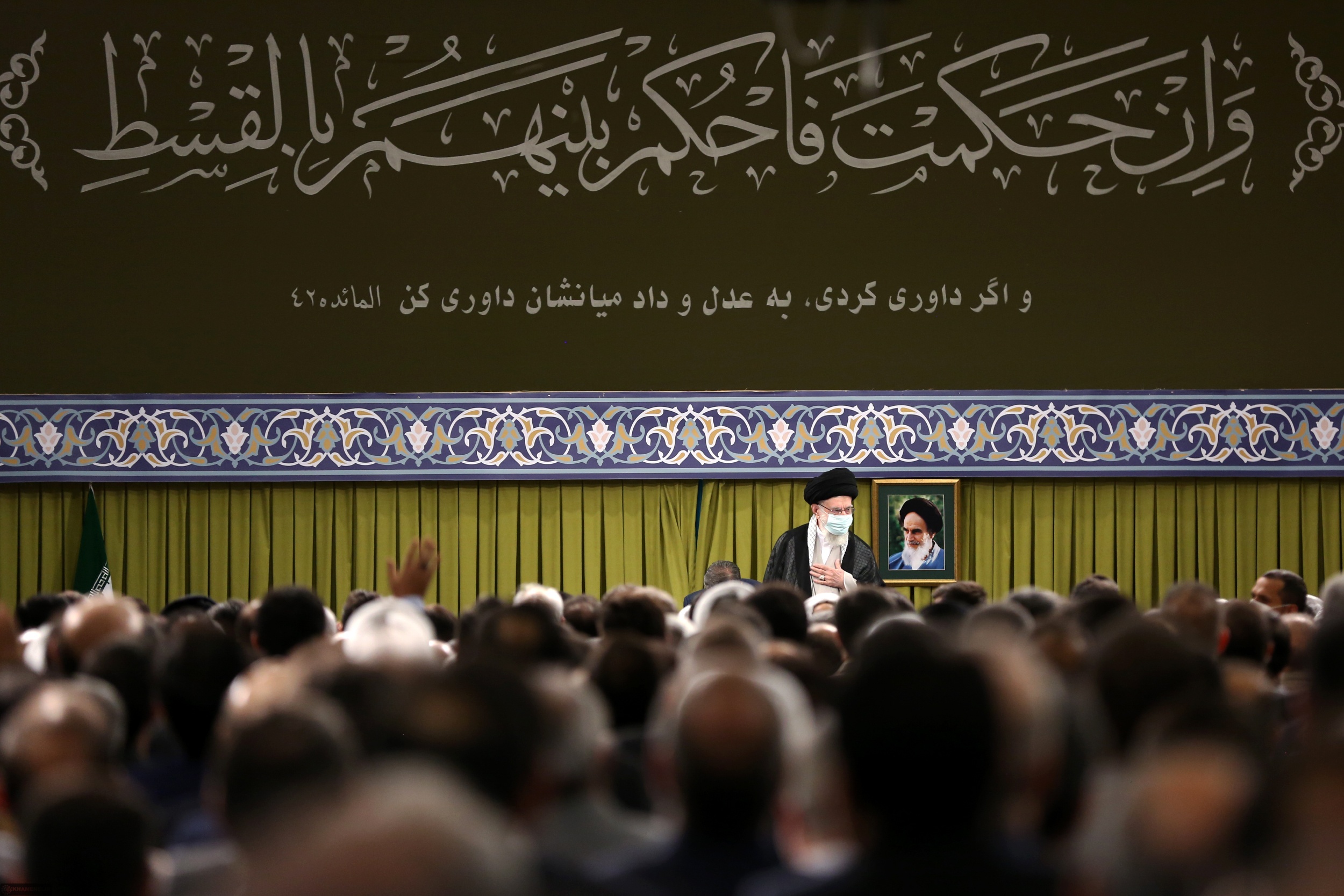 رهبر انقلاب: حفاظت از امنیت روانی جامعه یکی از موارد احیای حقوق عامه است+ فیلم و عکس رهبر انقلاب: حفاظت از امنیت روانی جامعه یکی از موارد احیای حقوق عامه است+ فیلم و عکس