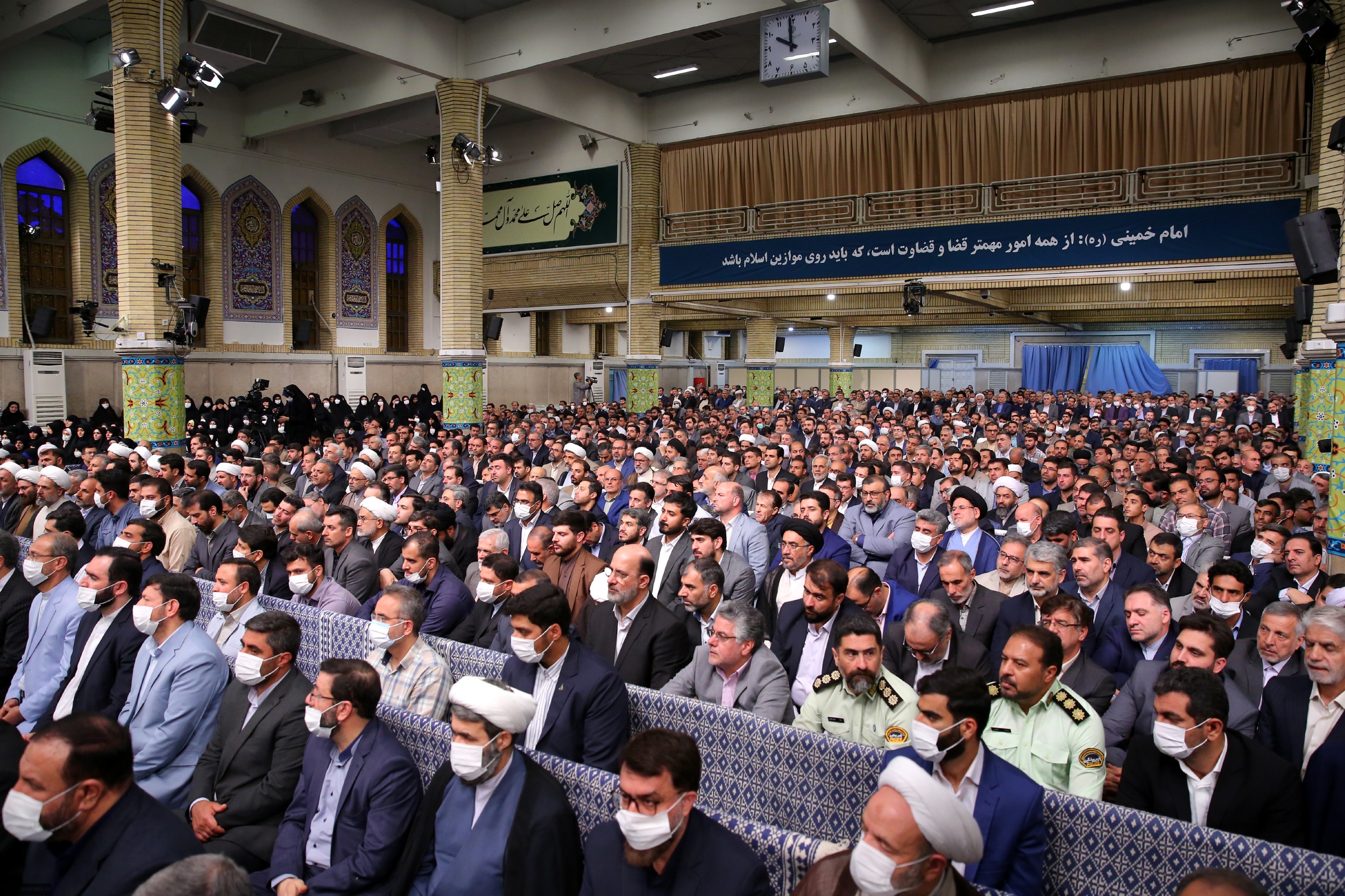 رهبر انقلاب: حفاظت از امنیت روانی جامعه یکی از موارد احیای حقوق عامه است+ فیلم و عکس رهبر انقلاب: حفاظت از امنیت روانی جامعه یکی از موارد احیای حقوق عامه است+ فیلم و عکس