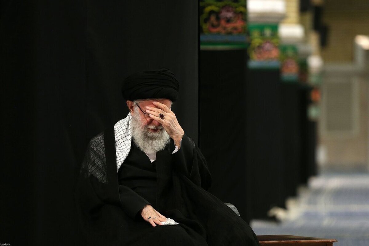 رهبر انقلاب فرموده‌اند: به راه انداختن دسته های عزاداری برای سیدالشهداء و شرکت در امثال این مراسم امری بسیار پسندیده است ولی باید از هر عملی که باعث اذیّت دیگران شود و یا فی نفسه از نظر شرعی حرام باشد، پرهیز شود.