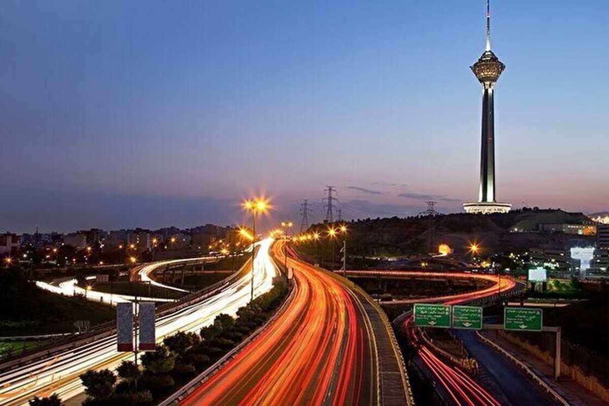 برج میلاد در تاسوعا و عاشورای حسینی سیاه‌ پوشید
