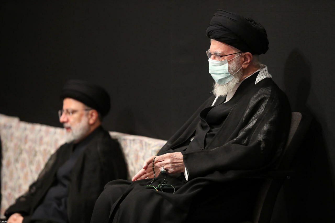 مراسم شب عاشورا در حسینیه امام خمینی(ره) با حضور رهبر معظم انقلاب+تصاویر