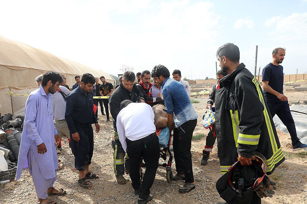 کشف پیکر جوان غرق شده در استخر کشاورزی توسط غواصان آتش نشانی مشهد + عکس کشف پیکر جوان غرق شده در استخر کشاورزی توسط غواصان آتش نشانی مشهد + عکس