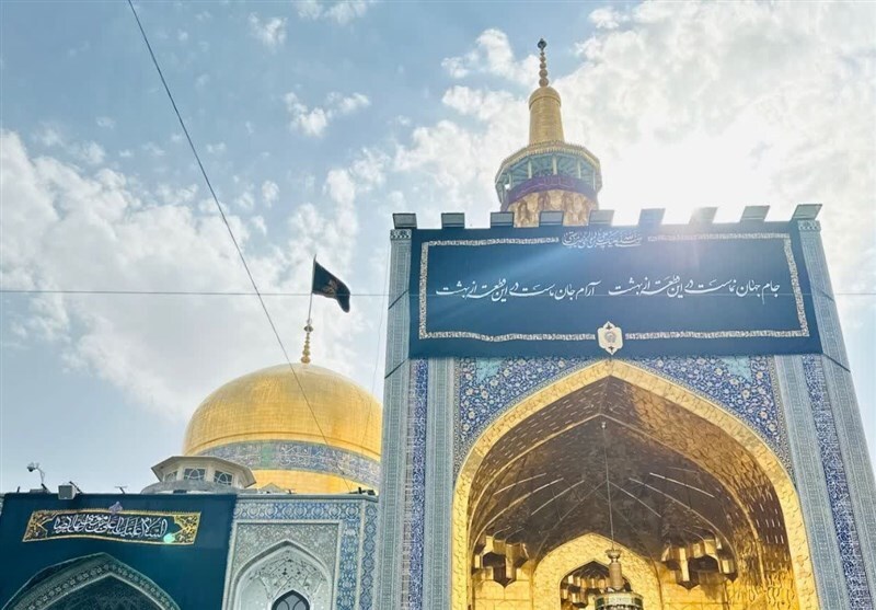 حرم مطهر امام رضا (ع) سیاهپوش شد + عکس حرم مطهر امام رضا (ع) سیاهپوش شد + عکس