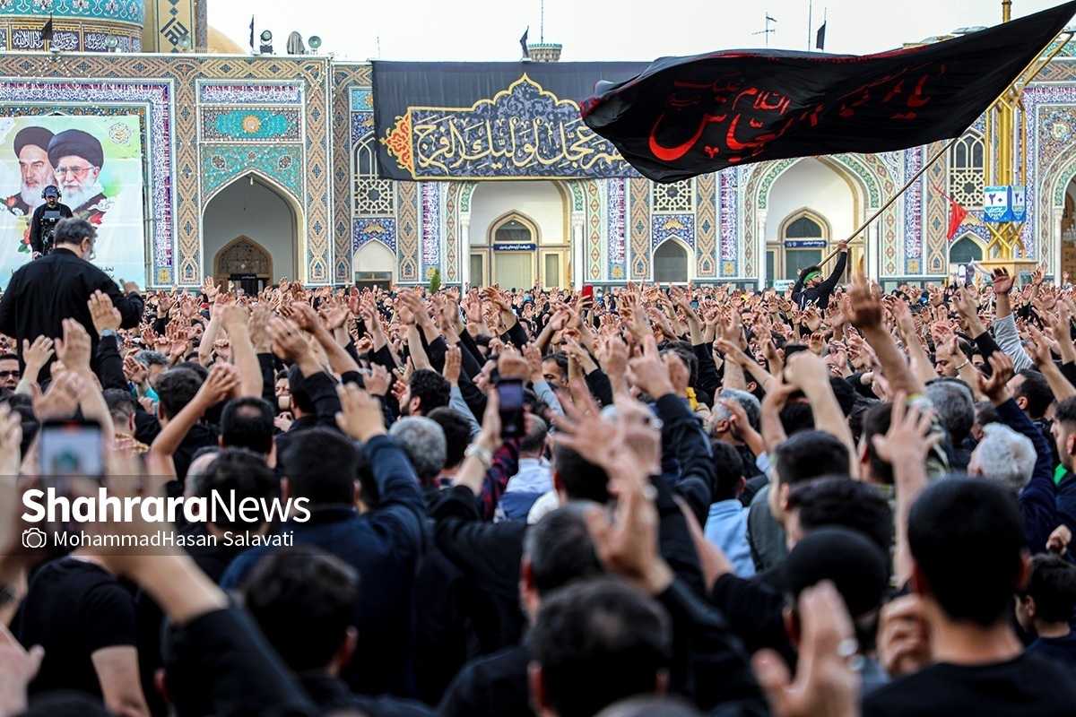 مراسم سنتی چهارپایه خوانی با مداحی مهدی رسولی، در حرم مطهر رضوی، برگزار می‌شود