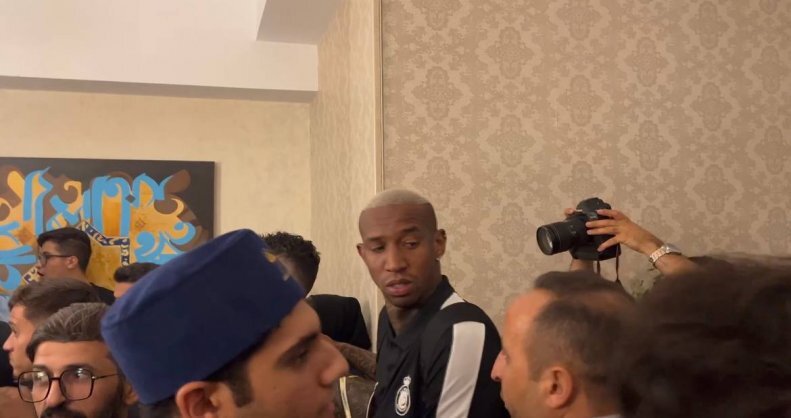 استقبال بینظیر هواداران از رونالدو و مانه در هتل اسپیناس + فیلم و عکس استقبال بینظیر هواداران از رونالدو و مانه در هتل اسپیناس + فیلم و عکس