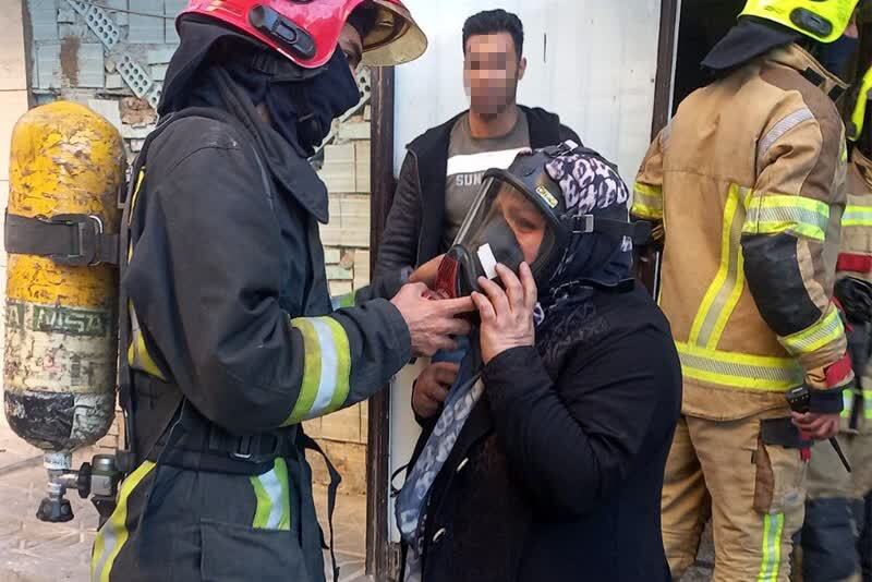 وقوع حریق در یک مجتمع مسکونی در بلوار رسالت مشهد | آتش‌نشان‌ها ۱۶ نفر را نجات دادند (۳۱ شهریور ۱۴۰۲)
