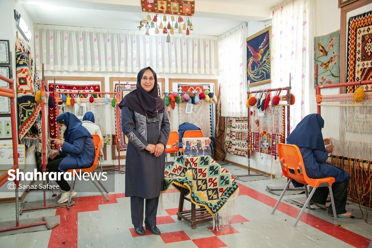 چند قاب از زندگی مدیرعامل موسسه «همدم» که مادر ۴۰۰ دختر بی سرپرست و کم توان ذهنی است چند قاب از زندگی مدیرعامل موسسه «همدم» که مادر ۴۰۰ دختر بی سرپرست و کم توان ذهنی است