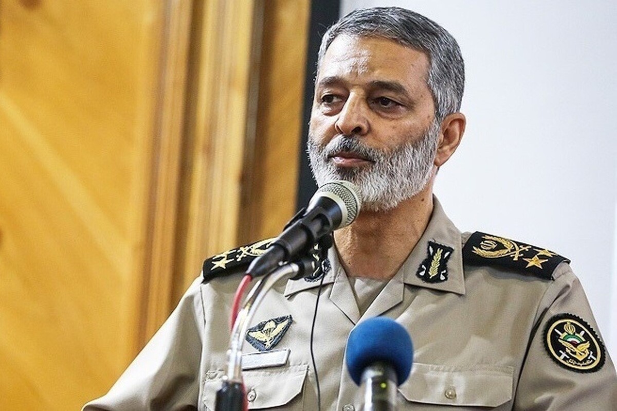 فرمانده کل ارتش گفت: راه خنثی‌سازی تحریم و استفاده از فرصت‌ها قوی‌تر شدن در همه بخش‌هاست که یکی از راه‌های قوی‌تر شدن بخش دفاعی است.