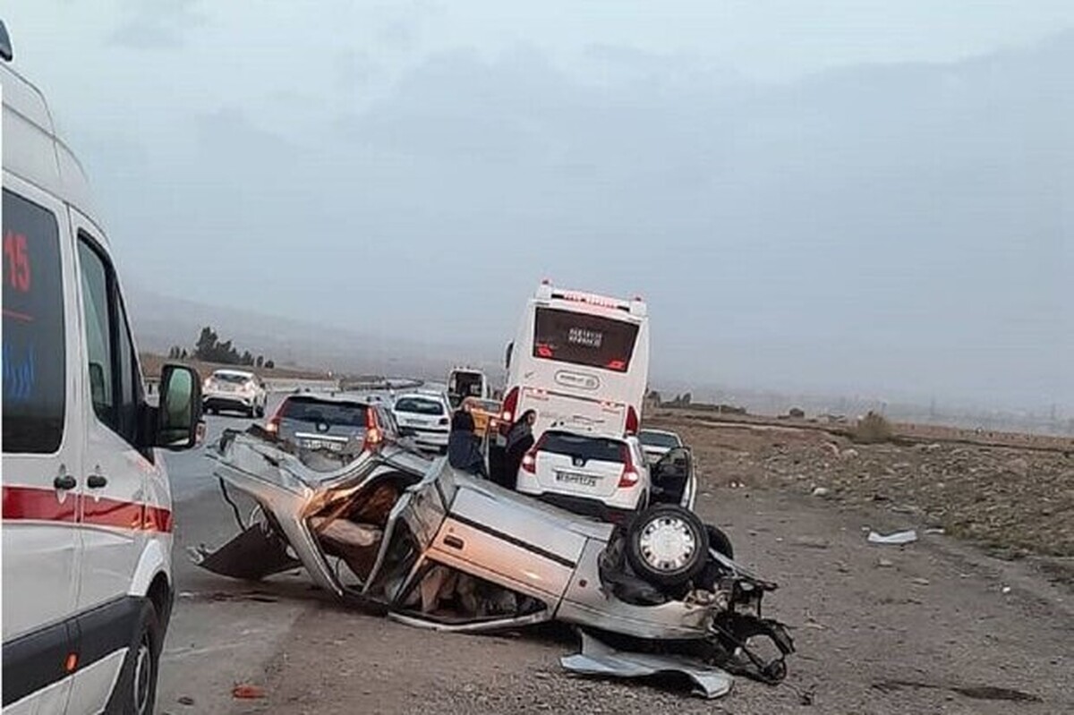 دقایقی پیش خودروی حامل خبرنگاران فردوس در یک کیلومتری روستای طاهرآباد این شهرستان در جاده منحرف و واژگون می‌شود.