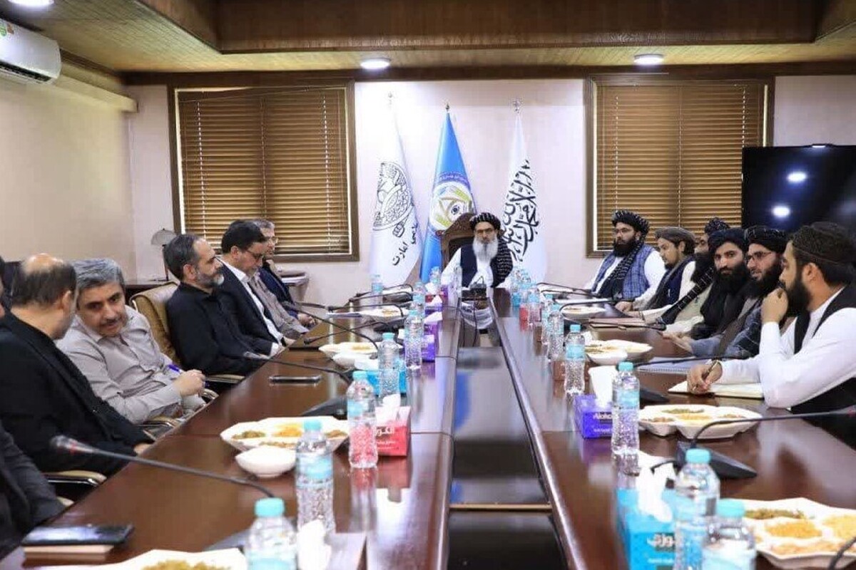 هیئت پارلمانی جمهوری اسلامی ایران که از چندروز قبل در کابل به سر می‌برند با مقامات طالبان و اعضای شورای علمای شیعه افغانستان دیدار کردند.