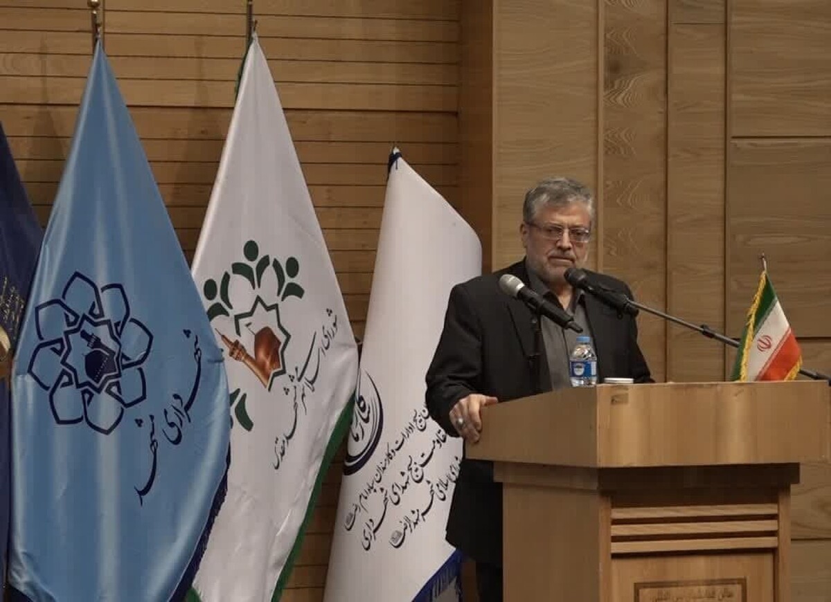 شهردار مشهدمقدس گفت: رضایتمندی مردم بزرگ‌ترین پاداش خادمان مردم، بسیج و همه کسانی است که به مردم خدمت می‌کنند و ما نیز در مجموعه شهرداری، خود را خادم زائران و مجاوران حرم مطهر رضوی می‌دانیم.