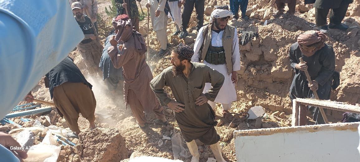 زلزله افغانستان تاکنون جان ۳۲۰ نفر را گرفت + تصاویر