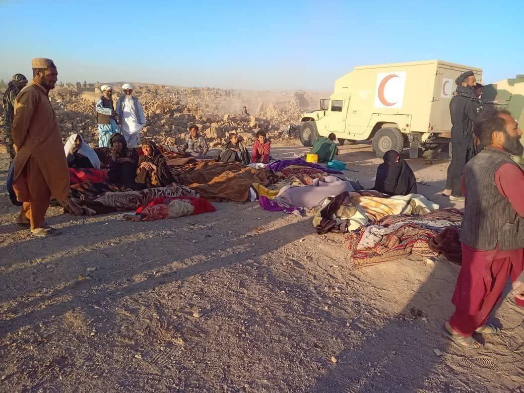 زلزله افغانستان تاکنون جان ۳۲۰ نفر را گرفت + تصاویر