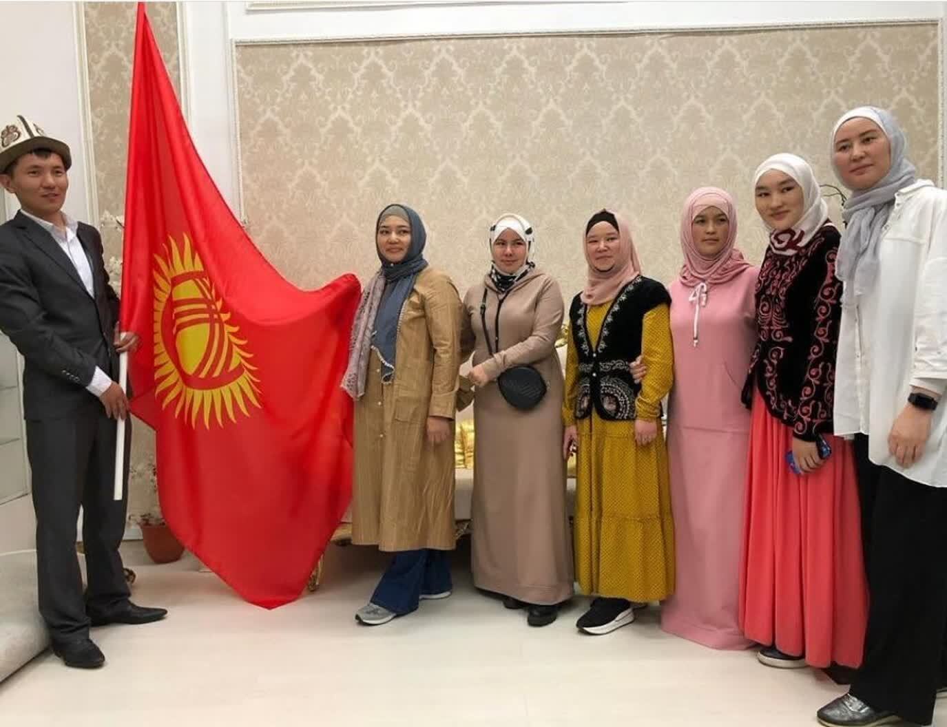 گپ و گفتی صمیمی با بانوی خبرنگار قرقیزی | گفتمان، راهکار امروز برای شکاف عقاید میان جوانان است جشن روز استقلال در قرقیزستان