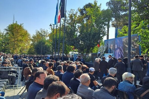 آغاز بدرقه داریوش مهرجویی و همسرش به خانه ابدی + عکس و فیلم آغاز بدرقه داریوش مهرجویی و همسرش به خانه ابدی + عکس و فیلم