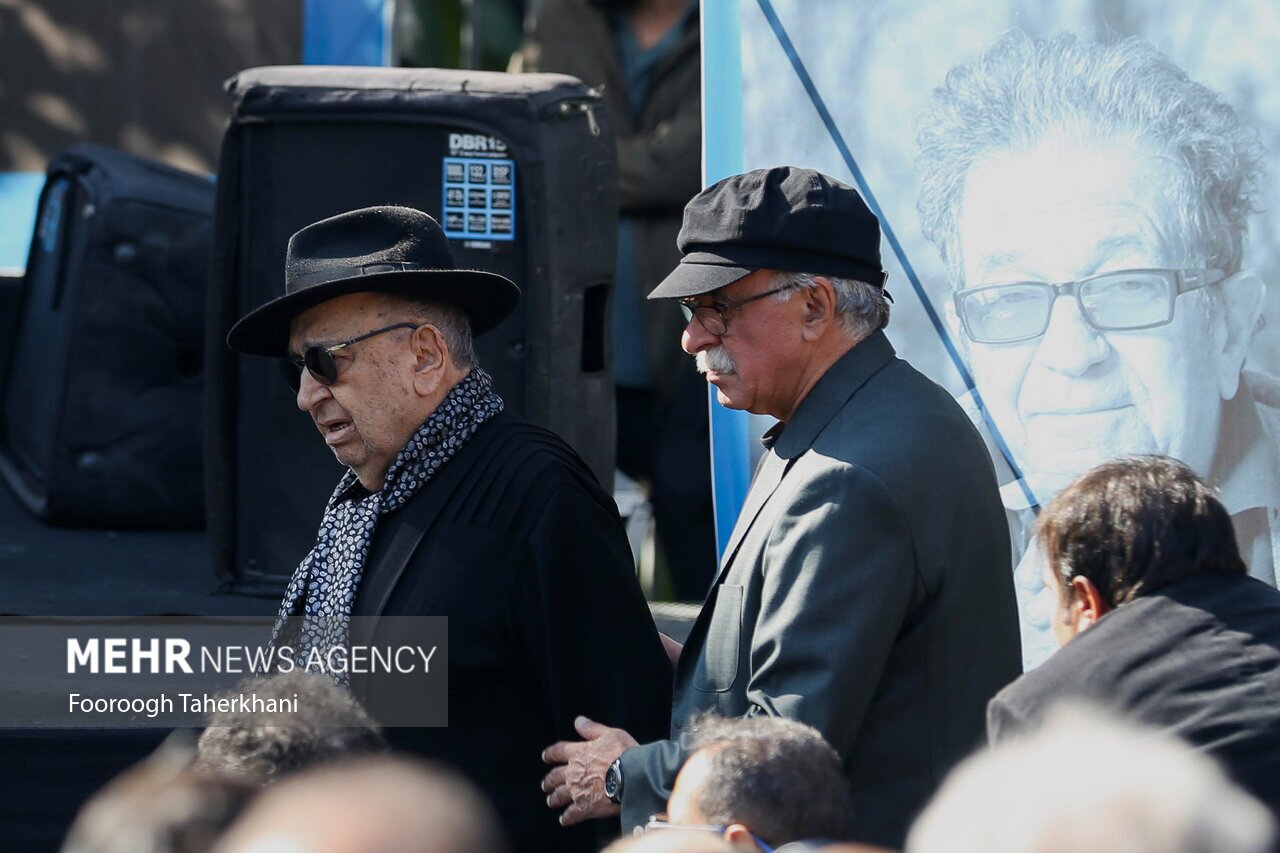 آغاز بدرقه داریوش مهرجویی و همسرش به خانه ابدی + عکس و فیلم آغاز بدرقه داریوش مهرجویی و همسرش به خانه ابدی + عکس و فیلم