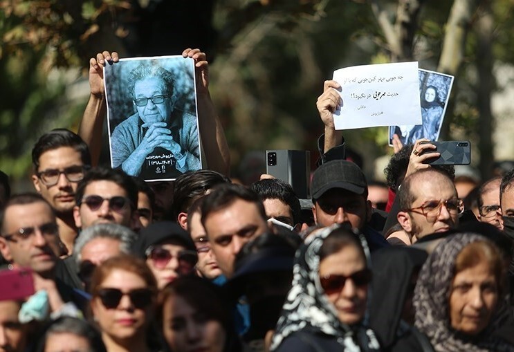 مراسم تشییع و خاکسپاری پیکر داریوش مهرجویی و همسرش + عکس و فیلم مراسم تشییع و خاکسپاری پیکر داریوش مهرجویی و همسرش + عکس و فیلم