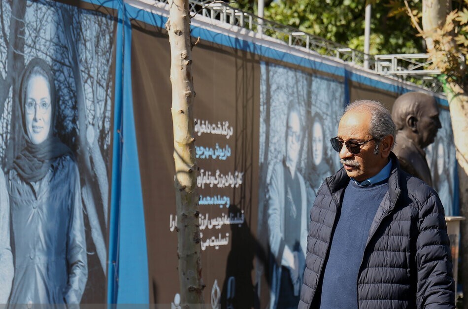 مراسم تشییع و خاکسپاری پیکر داریوش مهرجویی و همسرش + عکس و فیلم مراسم تشییع و خاکسپاری پیکر داریوش مهرجویی و همسرش + عکس و فیلم