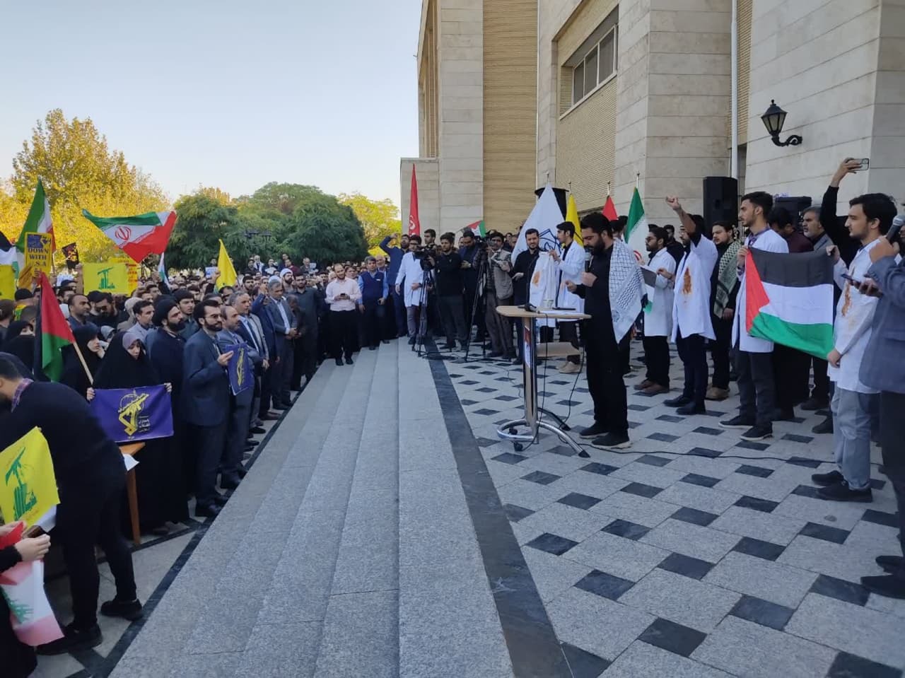 اجتماع اساتید و دانشجویان دانشگاه فردوسی مشهد در حمایت از مردم مظلوم فلسطین و غزه + فیلم و عکس اجتماع اساتید و دانشجویان دانشگاه فردوسی مشهد در حمایت از مردم مظلوم فلسطین و غزه + فیلم و عکس