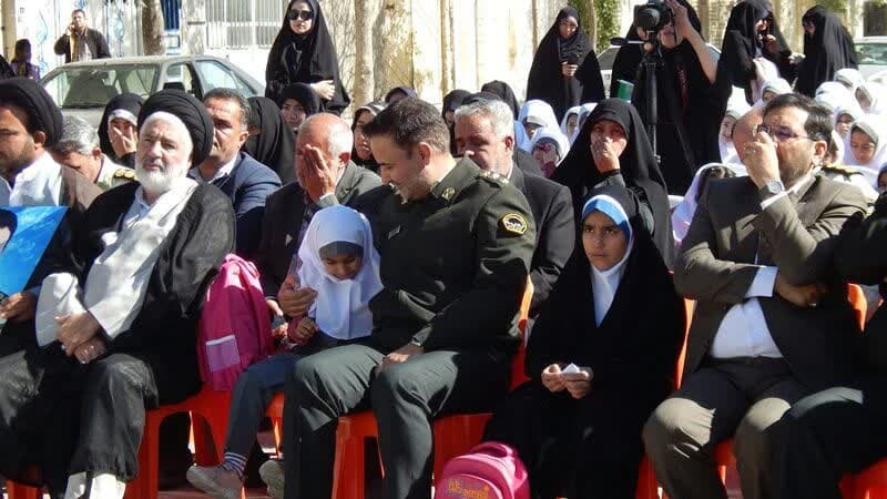 همراهی دختران شهید 