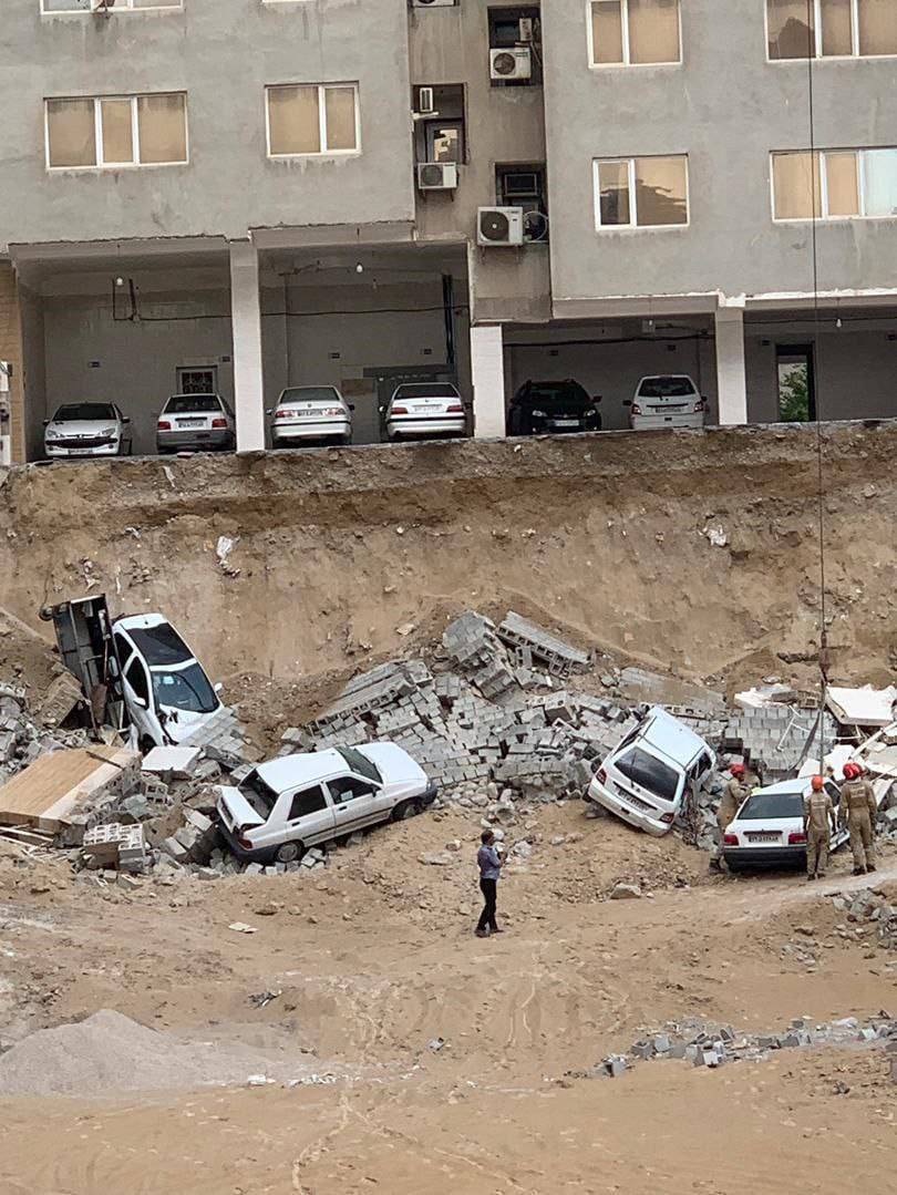 ریزش دیوار و پارکینگ یک مجتمع مسکونی در بندرعباس + عکس ریزش دیوار و پارکینگ یک مجتمع مسکونی در بندرعباس + عکس