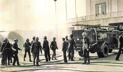 اطفای حریق با آب حمام و تخریب بنا! اطفای حریق با آب حمام و تخریب بنا!