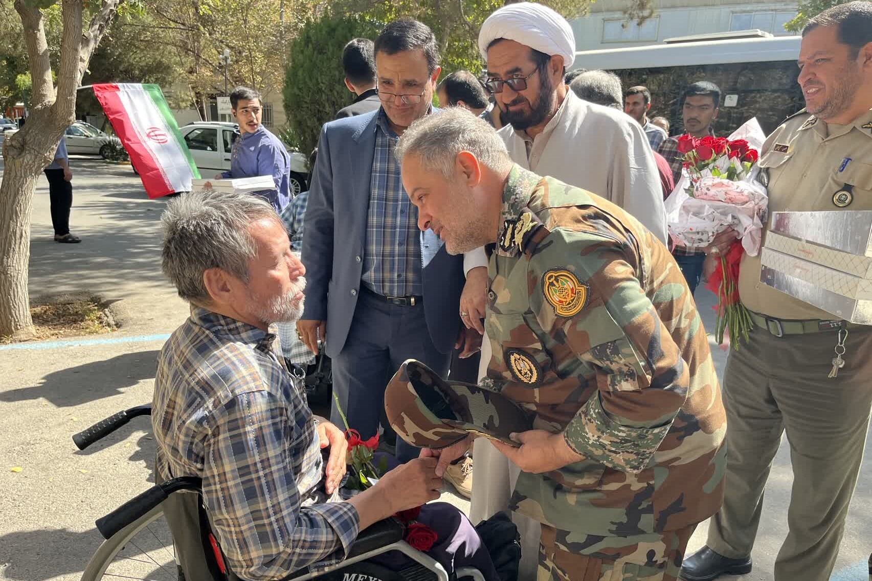 دیدار فرمانده گروه ۴۴۴ با جانبازان و ایثارگران مرکز توانبخشی امام خمینی (ره) دیدار فرمانده گروه ۴۴۴ با جانبازان و ایثارگران مرکز توانبخشی امام خمینی (ره)