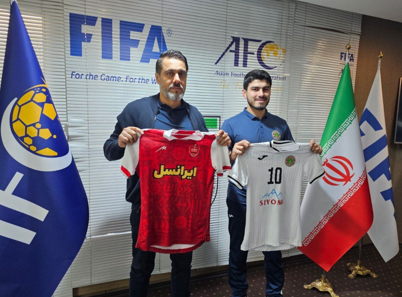 رونمایی از پیراهن پرسپولیس در مسابقه با استقلال تاجیکستان + عکس رونمایی از پیراهن پرسپولیس در مسابقه با استقلال تاجیکستان + عکس