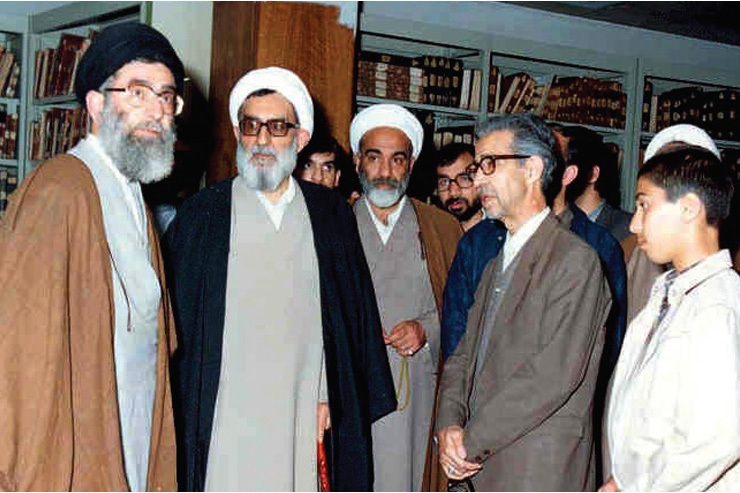 یادی از استاد شاکری مردی که کتابخانه آستان قدس را احیا کرد یادی از استاد شاکری مردی که کتابخانه آستان قدس را احیا کرد