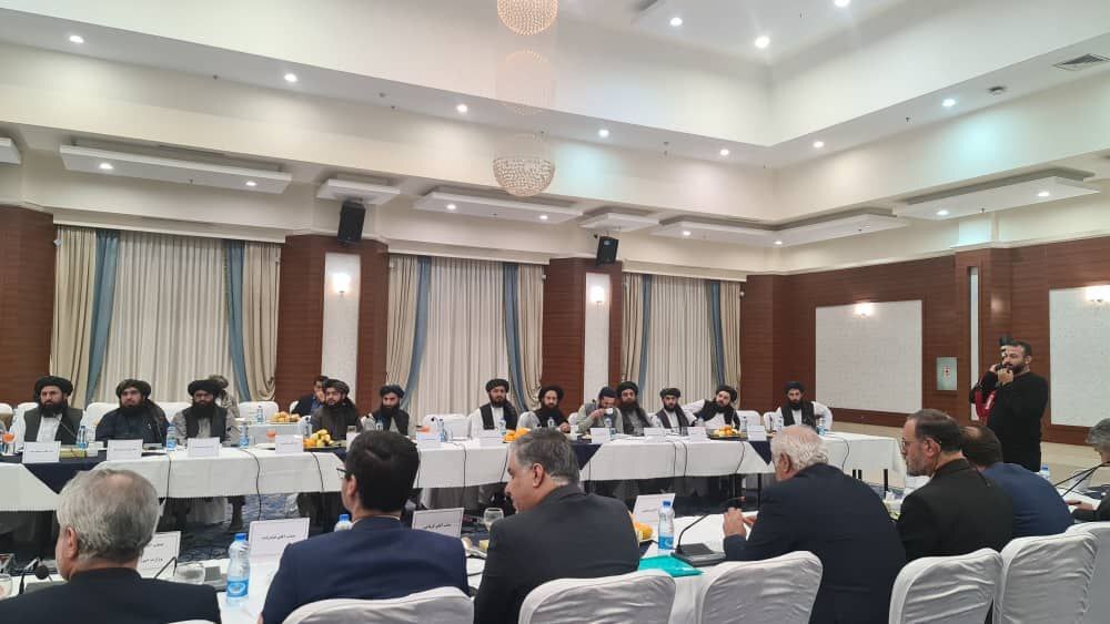 نخستین نشست استراتژیک اقتصادی با حضور هیات طالبان در تهران نخستین نشست استراتژیک اقتصادی با حضور هیات طالبان در تهران