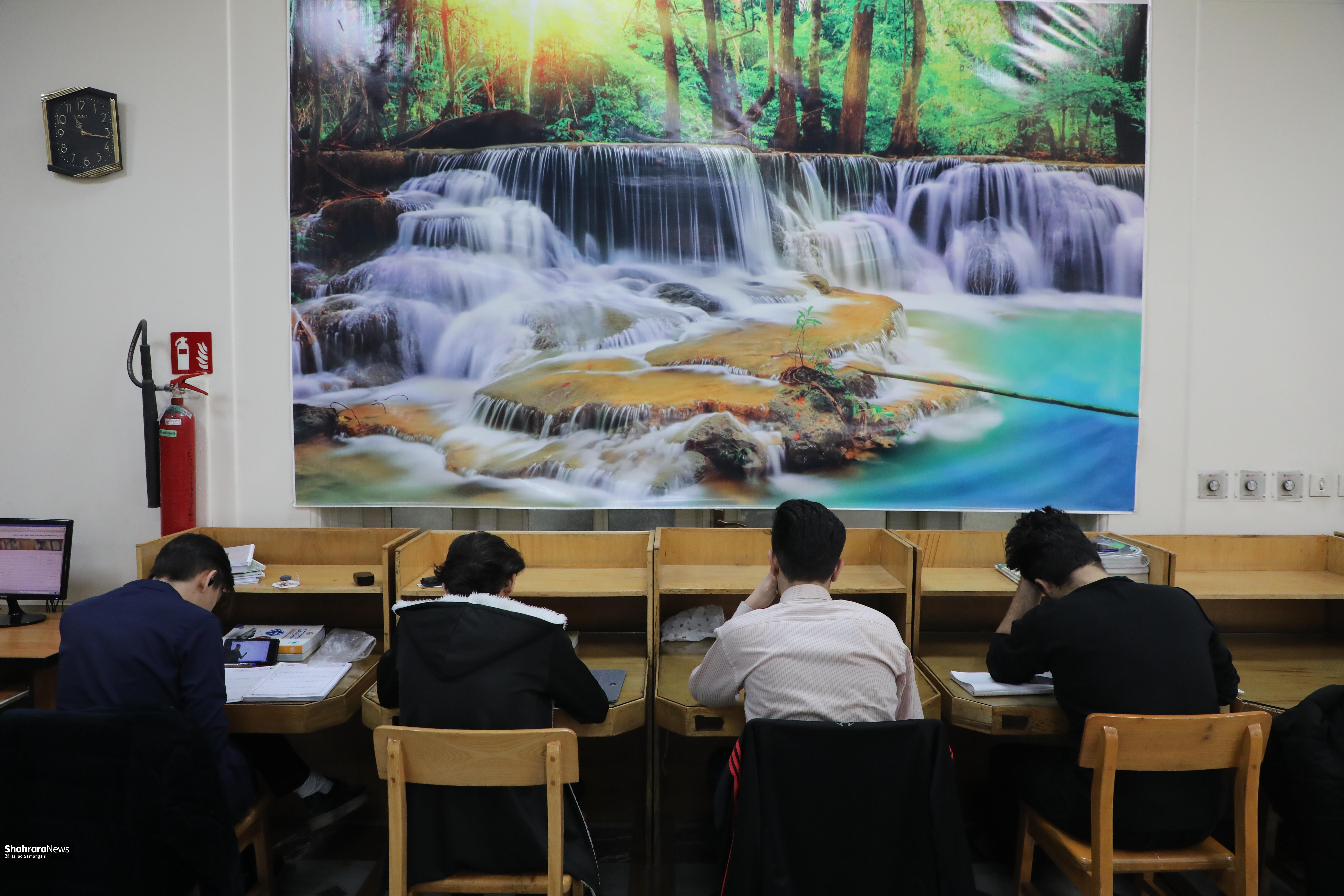 کتابخانه آستان قدس رضوی با قدمت ۱۰۰۰ سال بزرگترین کتابخانه جهان اسلام است کتابخانه آستان قدس رضوی با قدمت ۱۰۰۰ سال بزرگترین کتابخانه جهان اسلام است