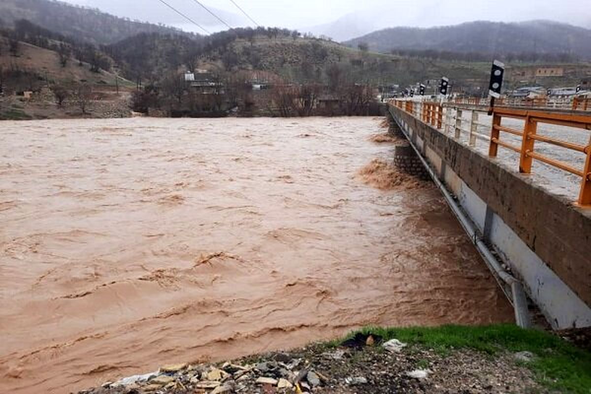 ویدئویی از  طغیان رودخانه اسفند درغرب شهرستان فنوج  سیستان و بلوچستان بر اثر بارندگی  را مشاهده می‌کنید.