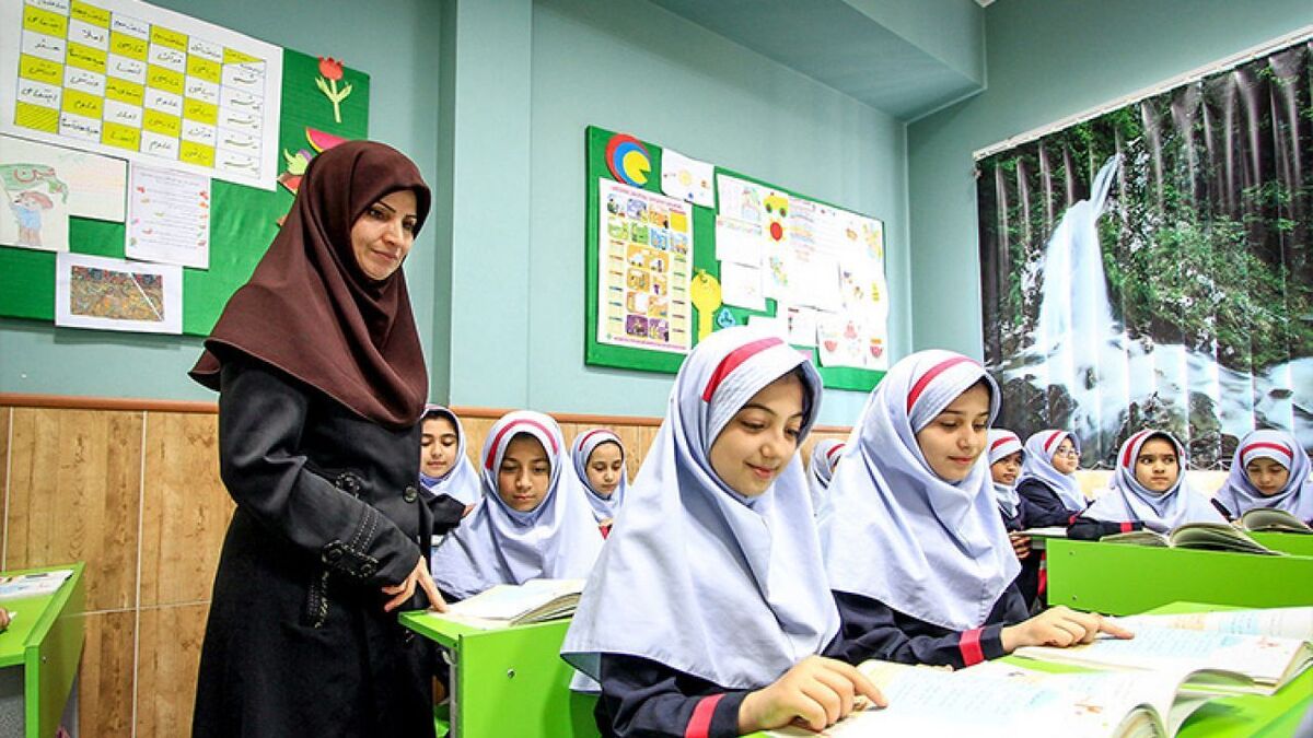 معاون پارلمانی رییس جمهور از افزایش جذب معلم برای سال تحصیلی آینده خبر داد.