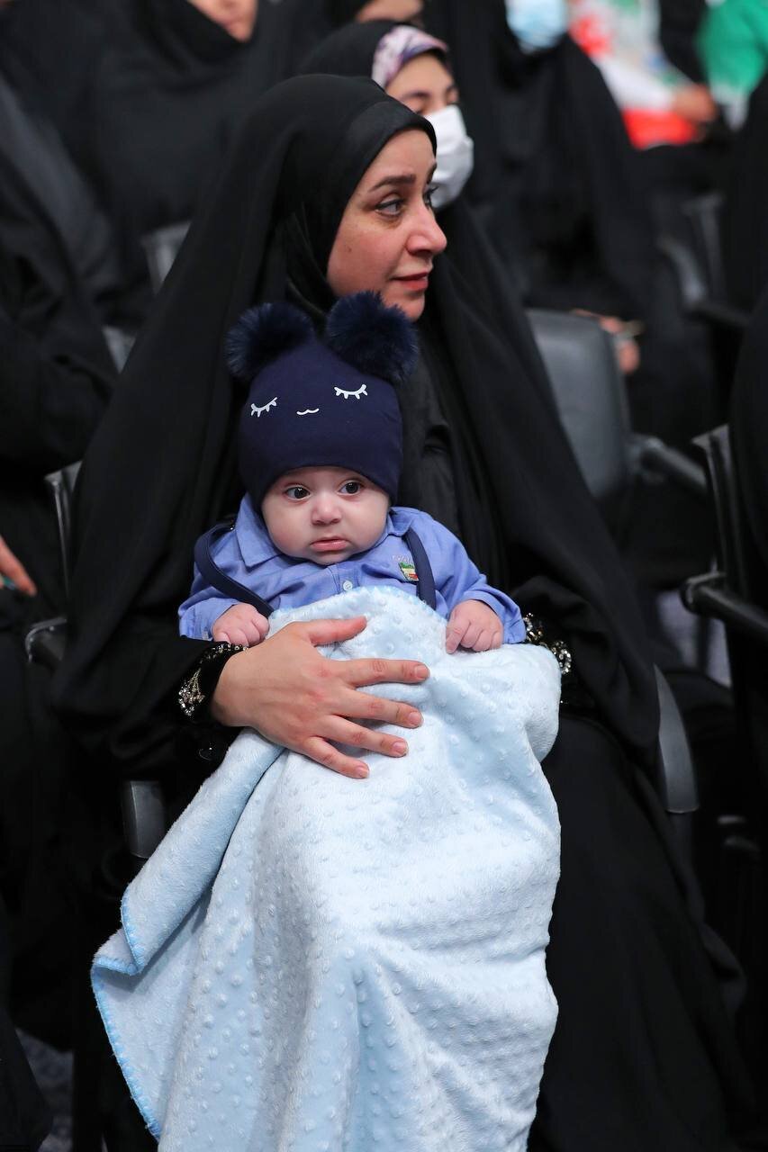 تشکر رهبر انقلاب از دو بانوی ورزشکار + عکس تشکر رهبر انقلاب از دو بانوی ورزشکار + عکس