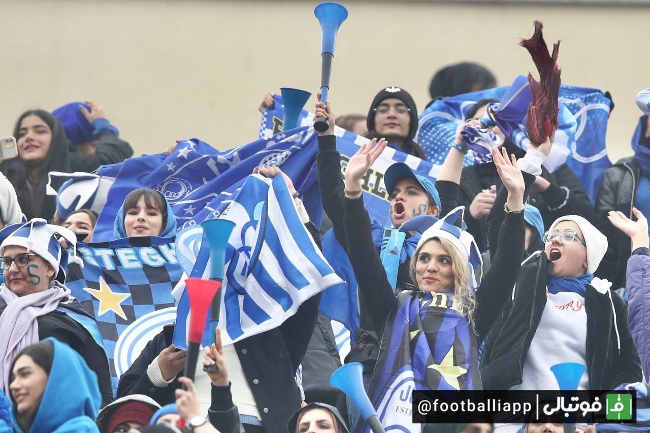 تصاویری از حضور بانوان در دیدار پرسپولیس و اسقلال در دربی ۱۰۲ (۲۳ آذر ۱۴۰۲)