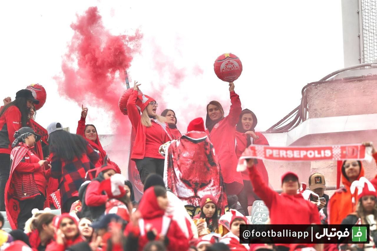 تصاویری از حضور بانوان در دیدار پرسپولیس و اسقلال در دربی ۱۰۲ (۲۳ آذر ۱۴۰۲)