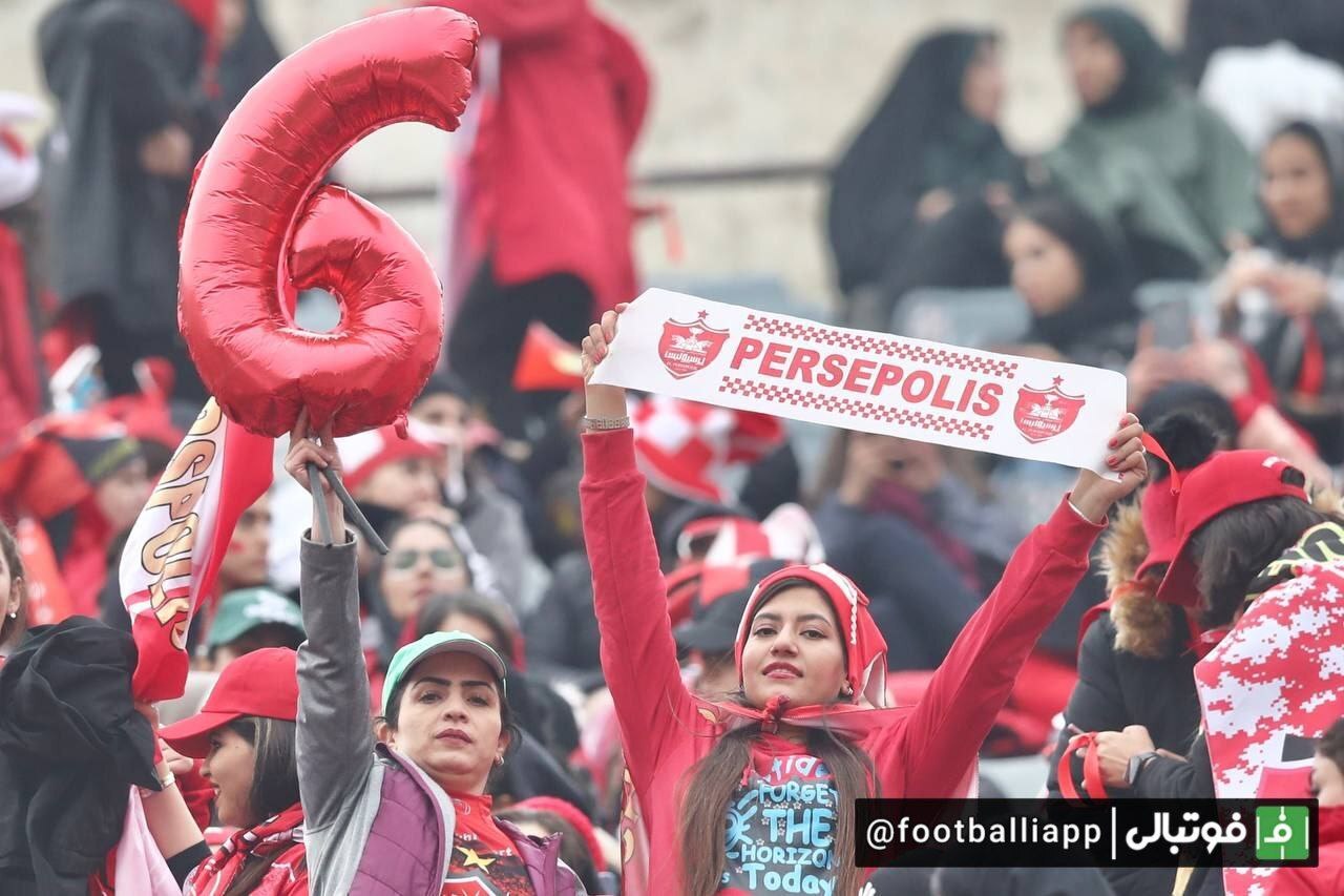 تصاویری از حضور بانوان در دیدار پرسپولیس و اسقلال در دربی ۱۰۲ (۲۳ آذر ۱۴۰۲)