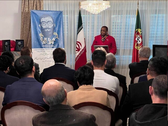 کتاب سلول شماره ۱۴ (خاطرات و زندگینامۀ رهبر انقلاب) در لیسبون رونمایی شد کتاب سلول شماره ۱۴ (خاطرات و زندگینامۀ رهبر انقلاب) در لیسبون رونمایی شد