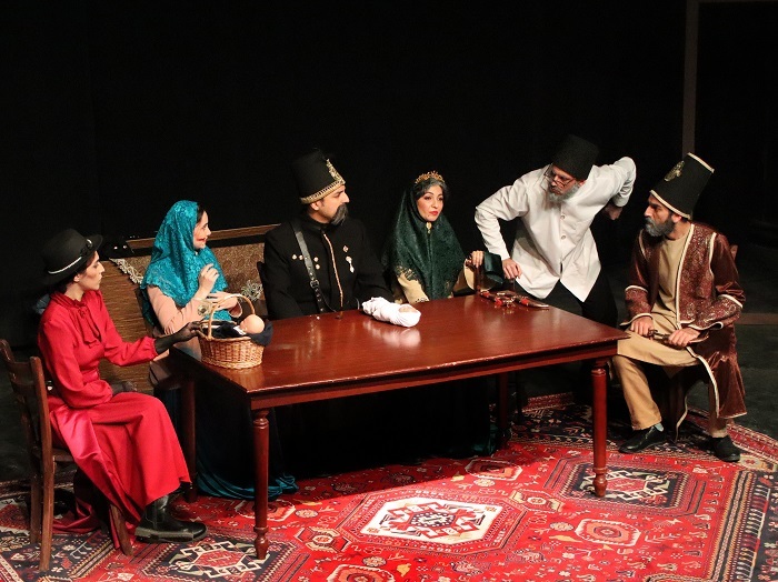 نگاهی به نمایش «سلطان صاحبقران» که توسط کار اولی‌ها روی صحنه رفته است