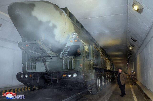 کیم جونگ اون: دشمنان باید از کره شمالی بترسند کیم جونگ اون: دشمنان باید از کره شمالی بترسند